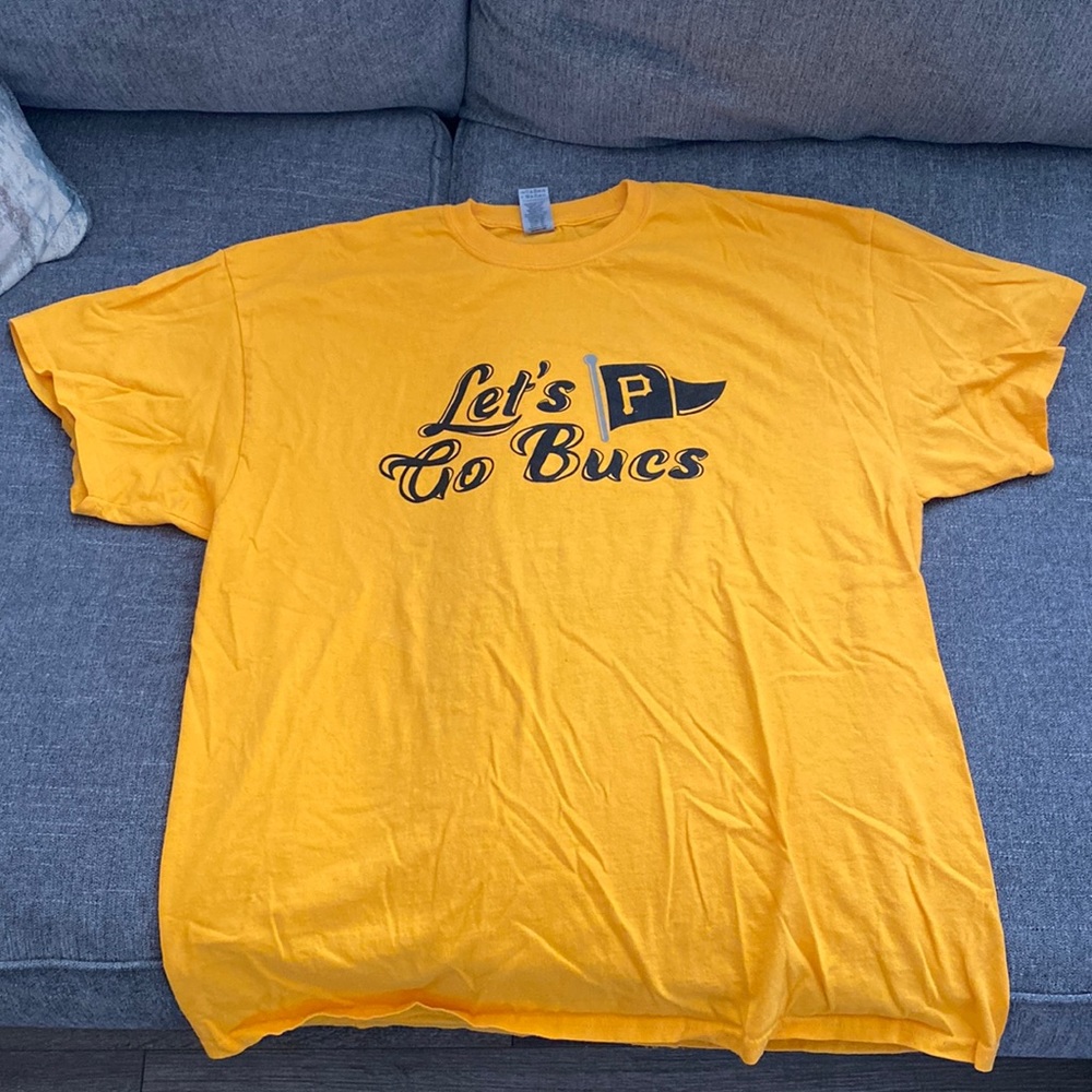 Mens XL pirates Pittsburg yellow t shirt